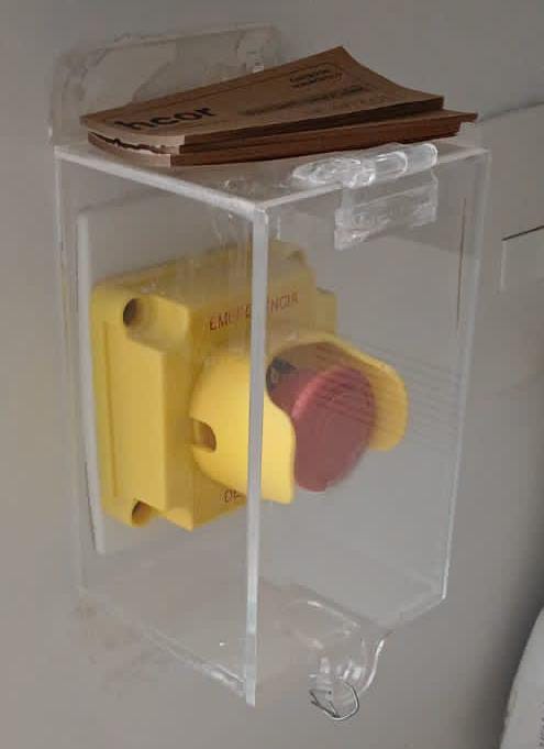 Proteção em acrílico para botoeira